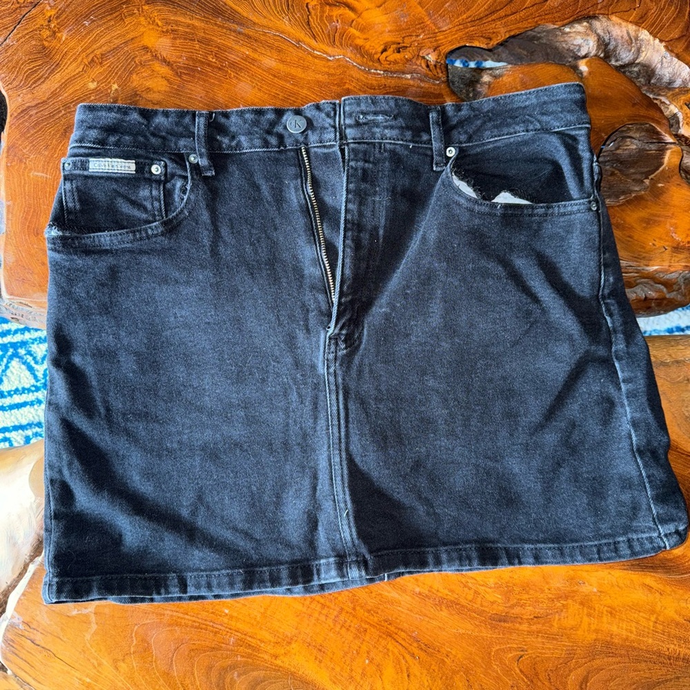 calvin klein black denim mini skirt - size L